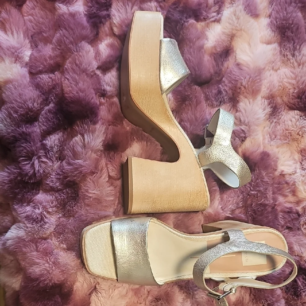 Elegant Silver Strap Sandals - Picture 3 of 5